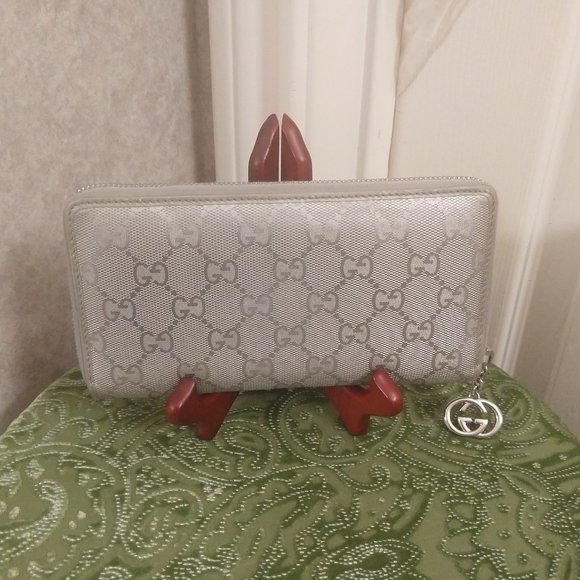 Gucci GG Logo Coated Canvas Zip Around Long Wallet with Charm - Picture 1 of 16